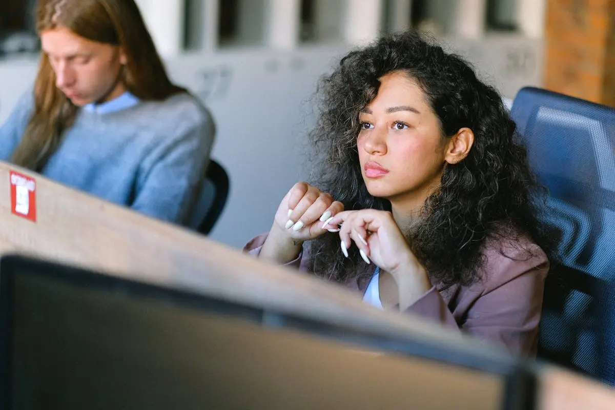 A woman at work who appears to be distracted and having doubts about something. Are you experiencing doubts? Learn about having peace when your heart is filled with doubts in this latest article.